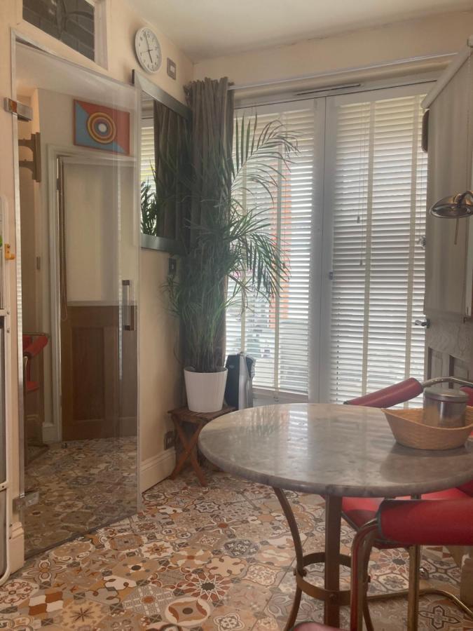 Little Brighton Beach Apartments - Also Separate Spa Cabin And Watersports Dış mekan fotoğraf