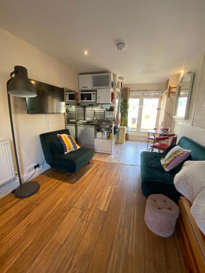Little Brighton Beach Apartments - Also Separate Spa Cabin And Watersports Dış mekan fotoğraf