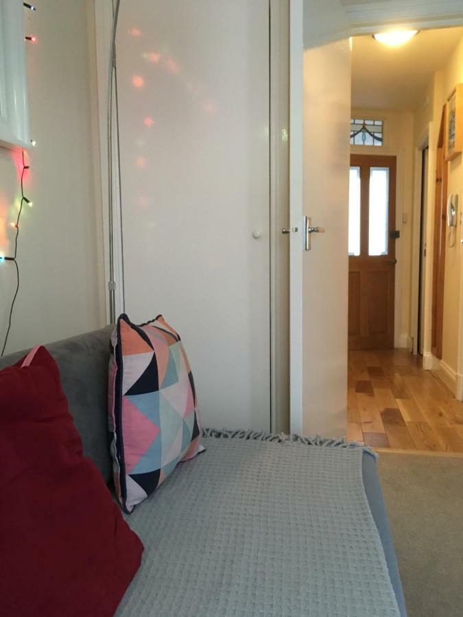 Little Brighton Beach Apartments - Also Separate Spa Cabin And Watersports Dış mekan fotoğraf